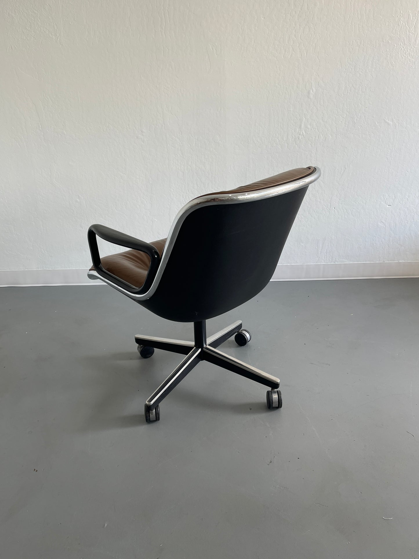 Knoll Pollock Executive Chair