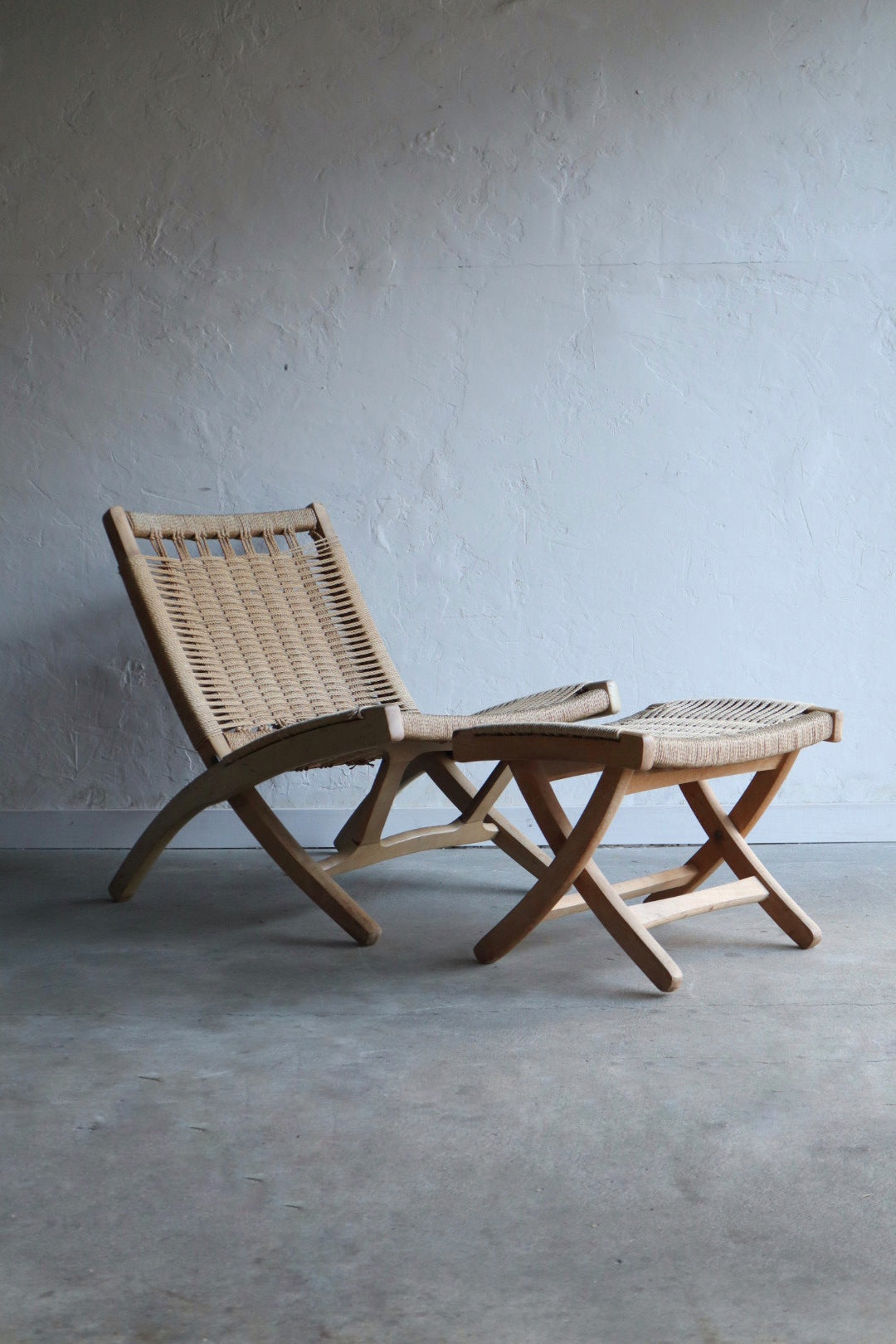 Folding Lounge Chair and Ottoman