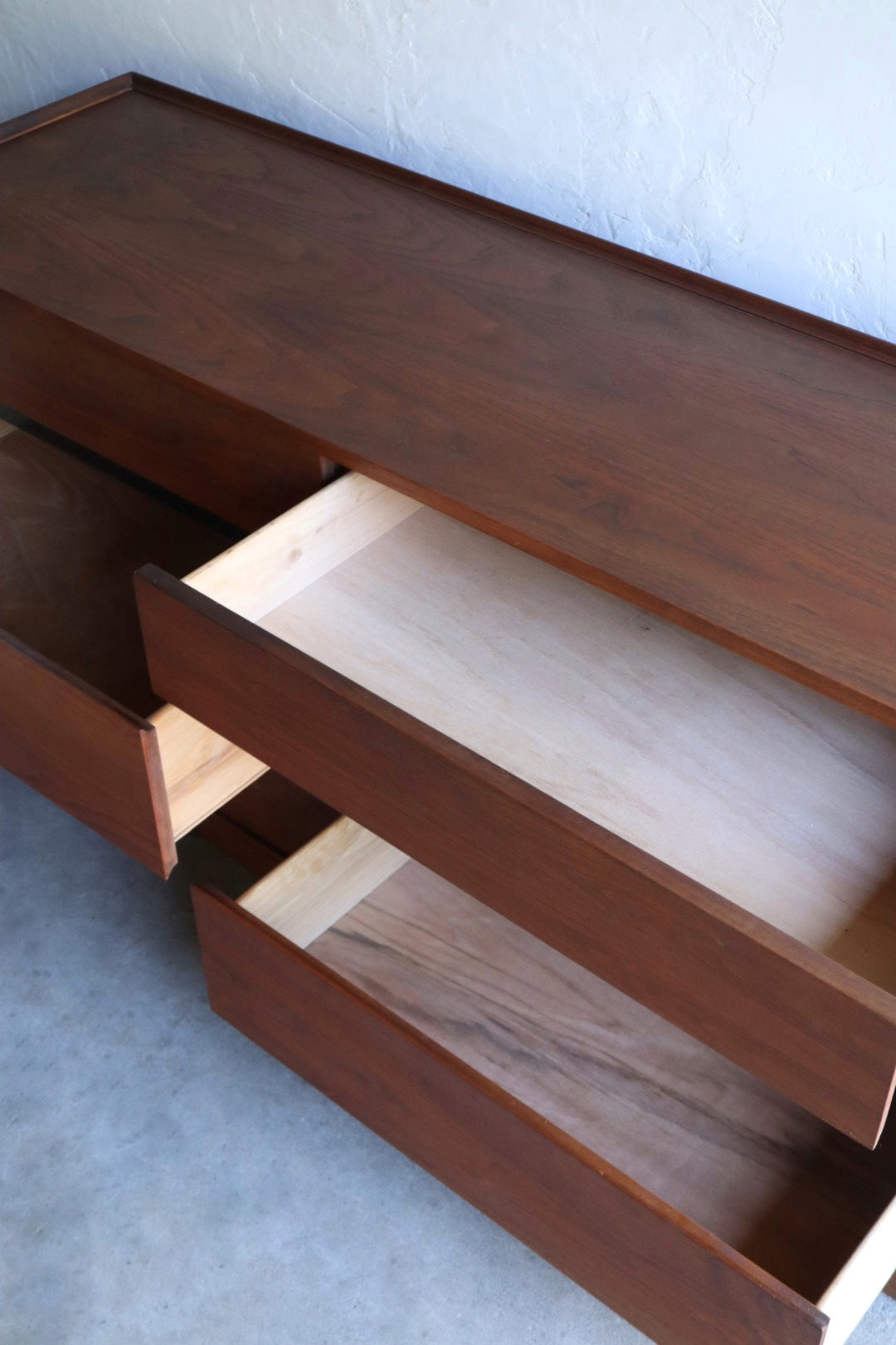 Merton Gershun Esprit Dresser