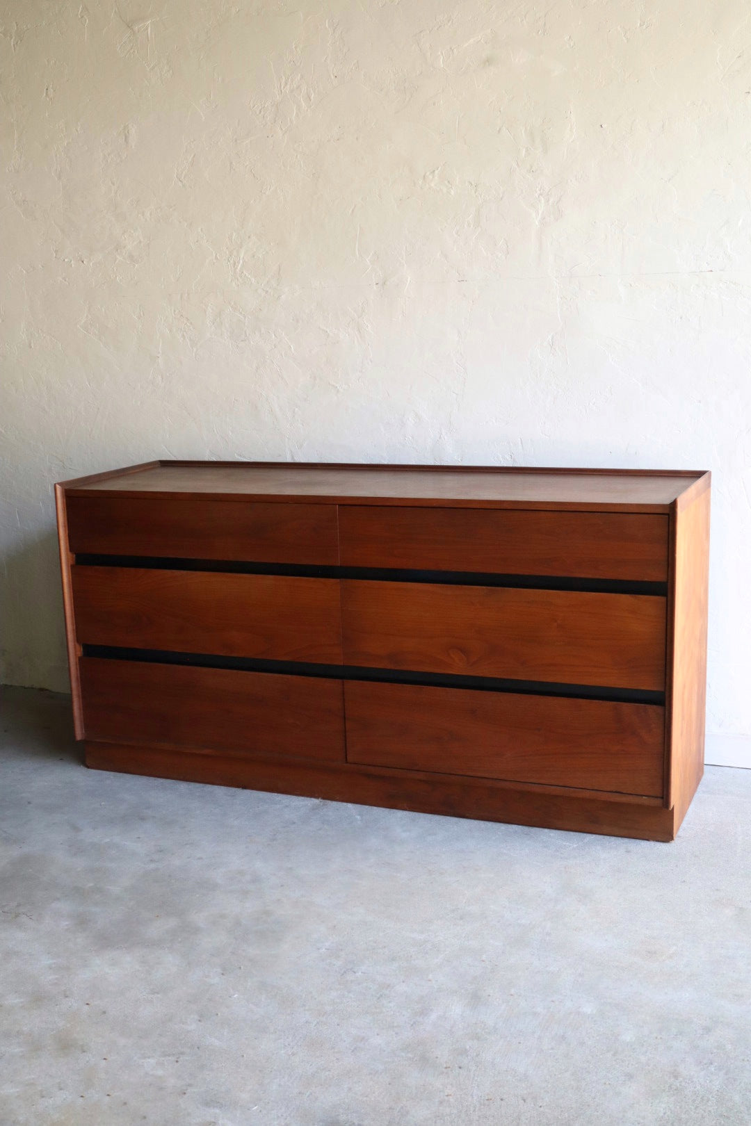 Merton Gershun Esprit Dresser