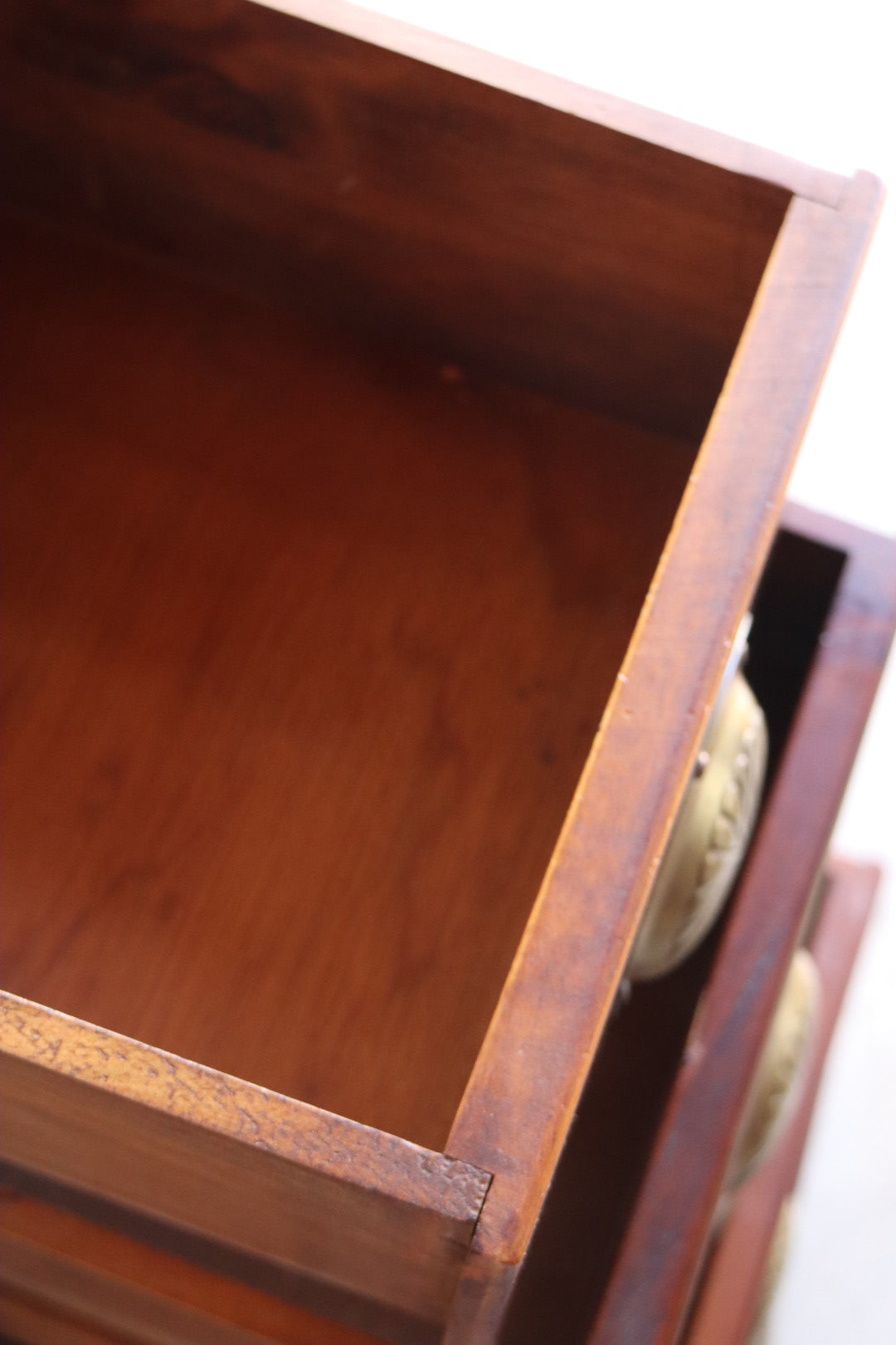 Pyramid Shelf