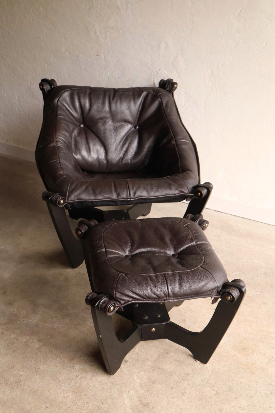 Luna Lounge Chair and Ottoman