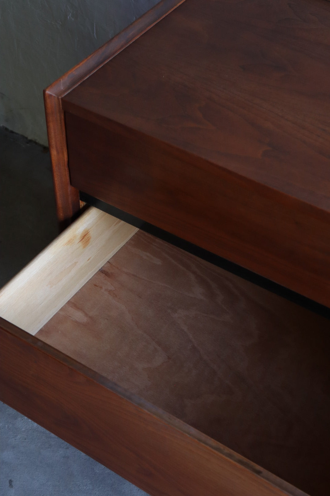 Merton Gershun Esprit Dresser