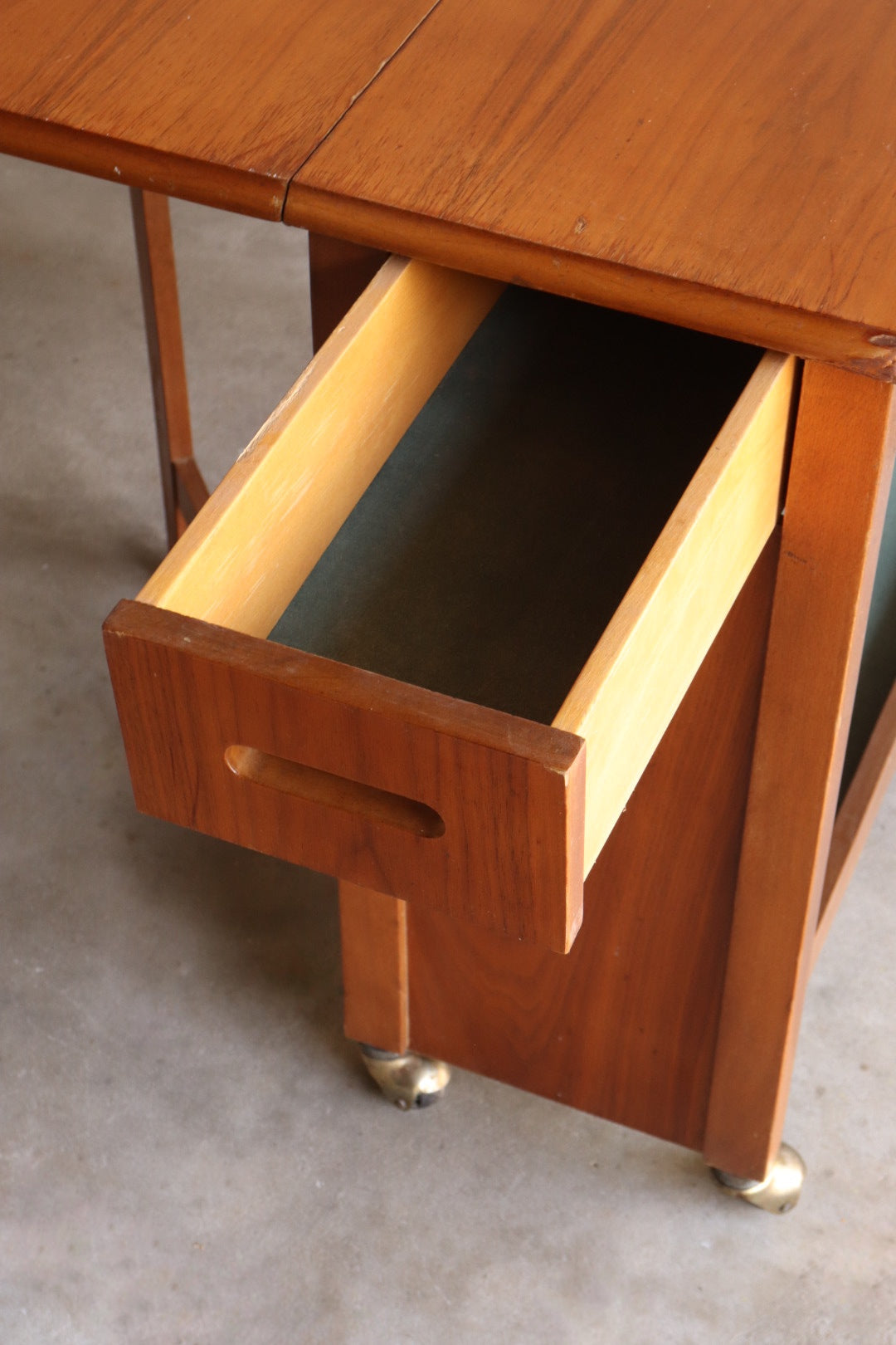Drop Leaf Hideaway Table & Chairs