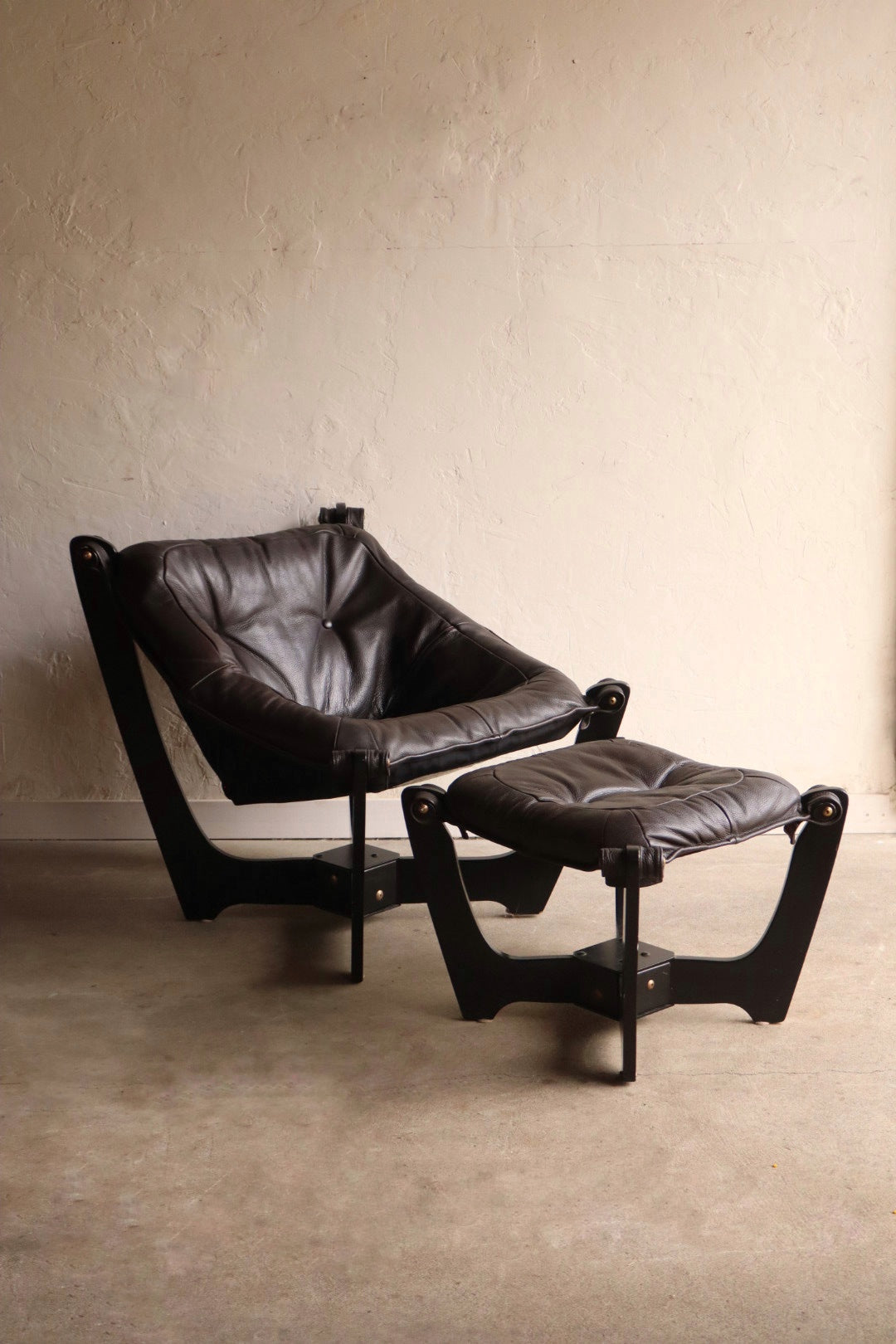 Luna Lounge Chair and Ottoman