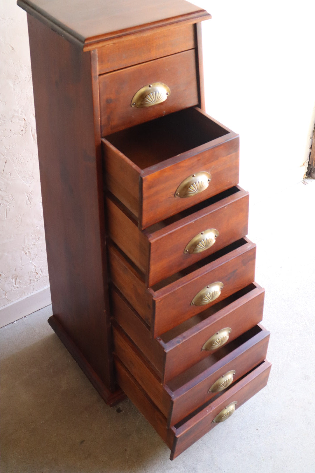 Pyramid Shelf
