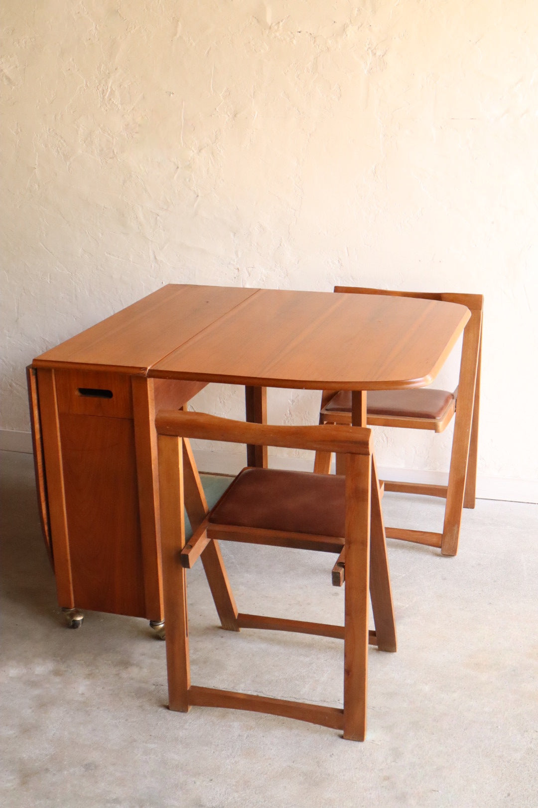 Drop Leaf Hideaway Table & Chairs