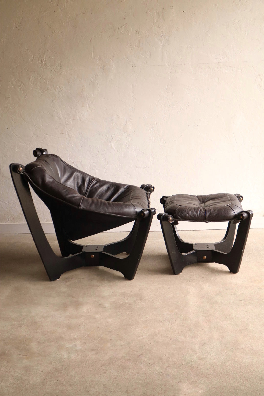 Luna Lounge Chair and Ottoman